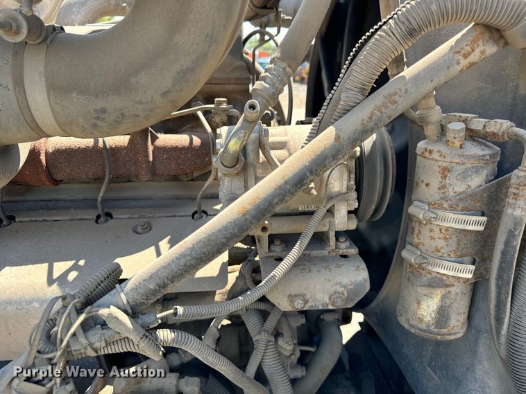 image for item DV5802 2000 Mack  RD690P box truck