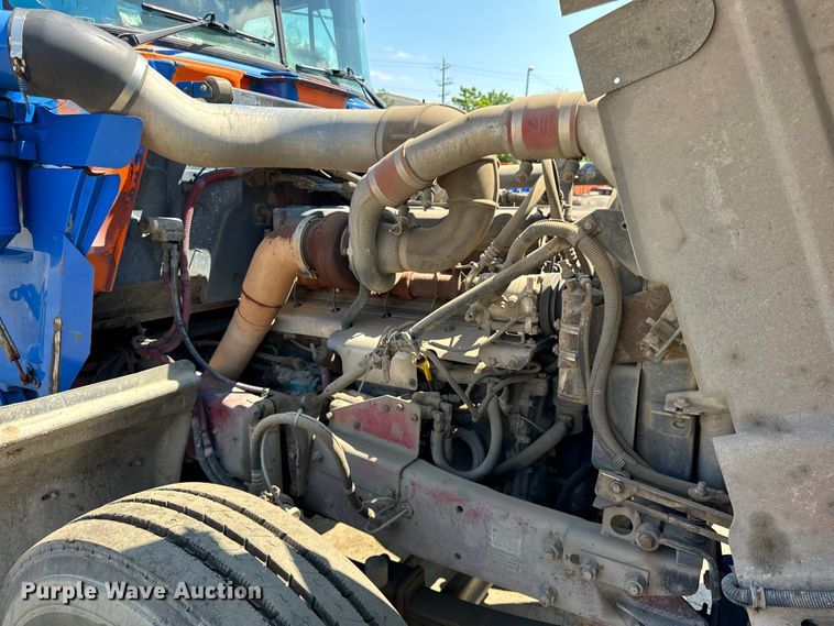 image for item DV5802 2000 Mack  RD690P box truck