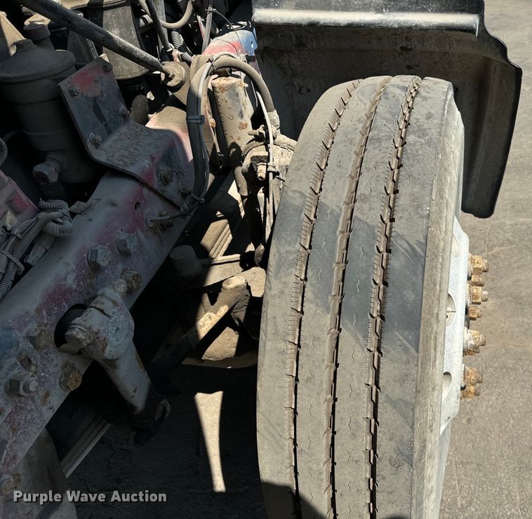 image for item DV5802 2000 Mack  RD690P box truck