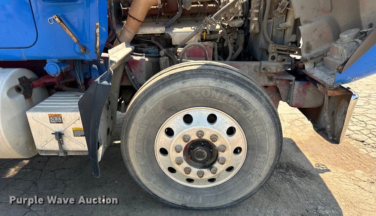 image for item DV5802 2000 Mack  RD690P box truck