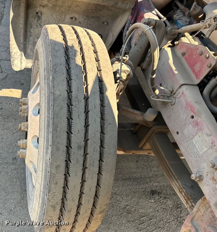 image for item DV5802 2000 Mack  RD690P box truck