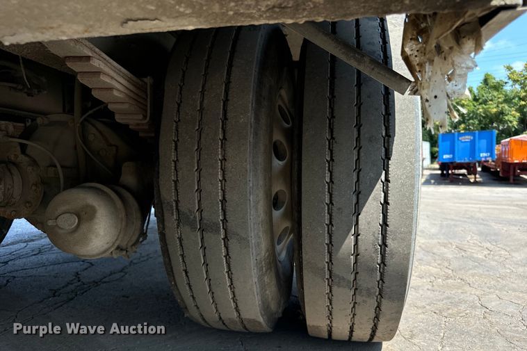 image for item DV5802 2000 Mack  RD690P box truck