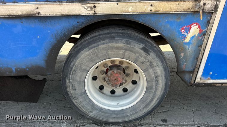 image for item DV5802 2000 Mack  RD690P box truck