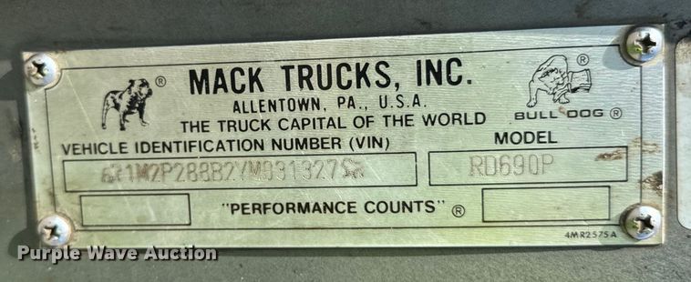 image for item DV5802 2000 Mack  RD690P box truck