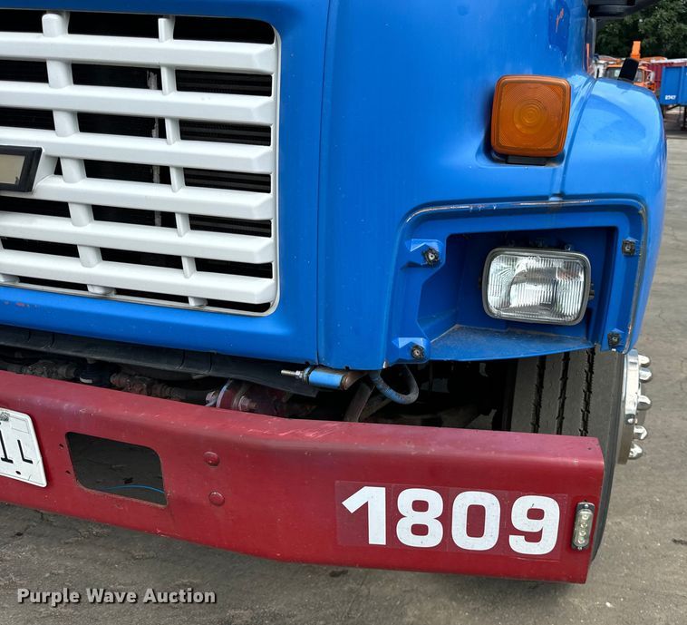 image for item DV5803 2005 Chevrolet  C8500 truck cab and chassis