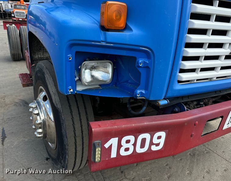 image for item DV5803 2005 Chevrolet  C8500 truck cab and chassis