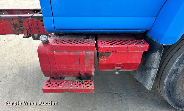 image for item DV5803 2005 Chevrolet  C8500 truck cab and chassis