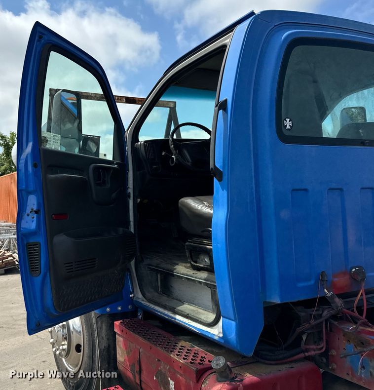 image for item DV5803 2005 Chevrolet  C8500 truck cab and chassis