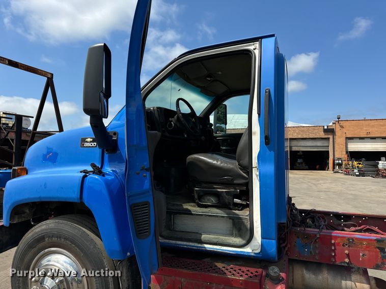 image for item DV5803 2005 Chevrolet  C8500 truck cab and chassis