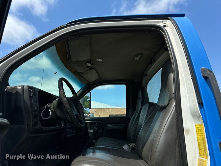 image for item DV5803 2005 Chevrolet  C8500 truck cab and chassis