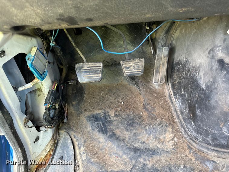 image for item DV5803 2005 Chevrolet  C8500 truck cab and chassis