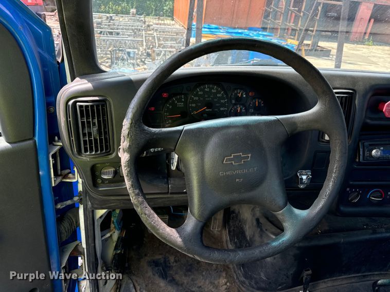 image for item DV5803 2005 Chevrolet  C8500 truck cab and chassis