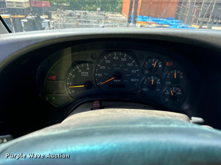 image for item DV5803 2005 Chevrolet  C8500 truck cab and chassis