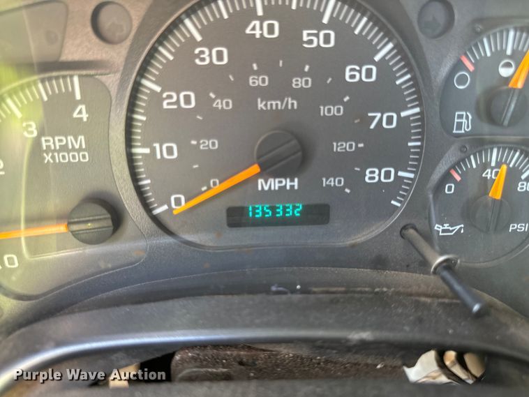 image for item DV5803 2005 Chevrolet  C8500 truck cab and chassis