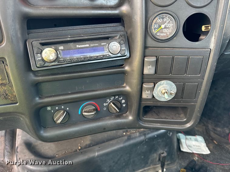 image for item DV5803 2005 Chevrolet  C8500 truck cab and chassis