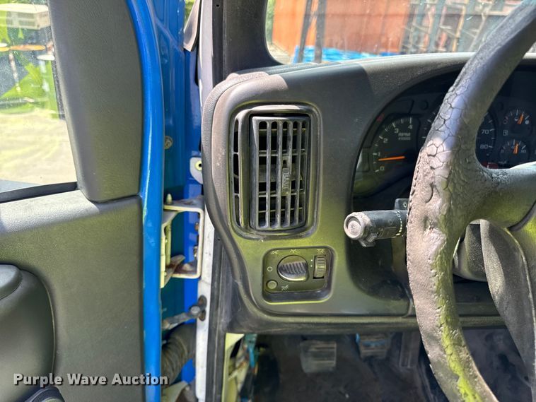 image for item DV5803 2005 Chevrolet  C8500 truck cab and chassis