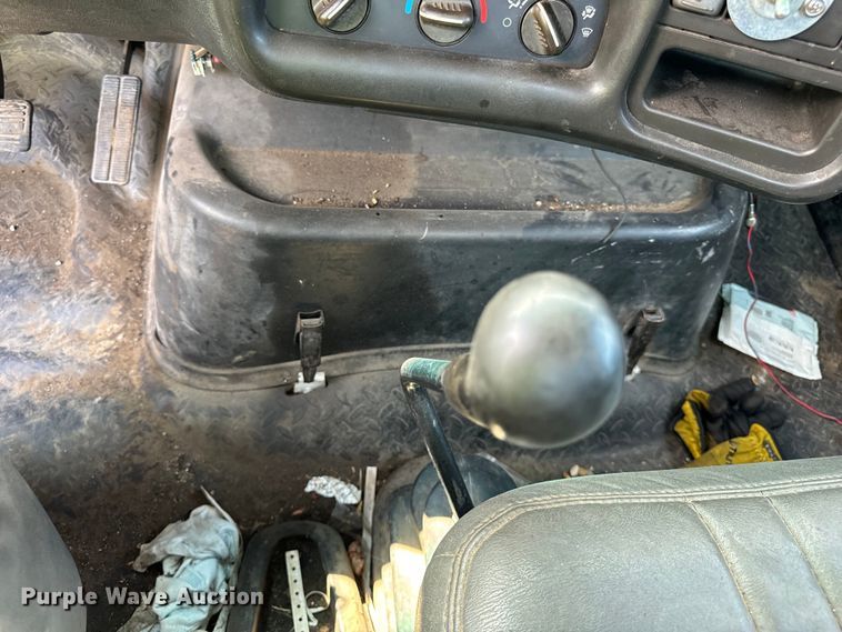 image for item DV5803 2005 Chevrolet  C8500 truck cab and chassis