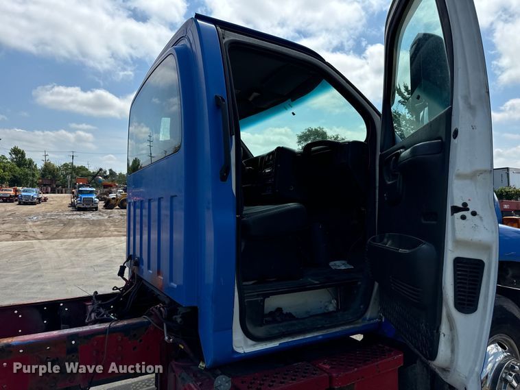 image for item DV5803 2005 Chevrolet  C8500 truck cab and chassis