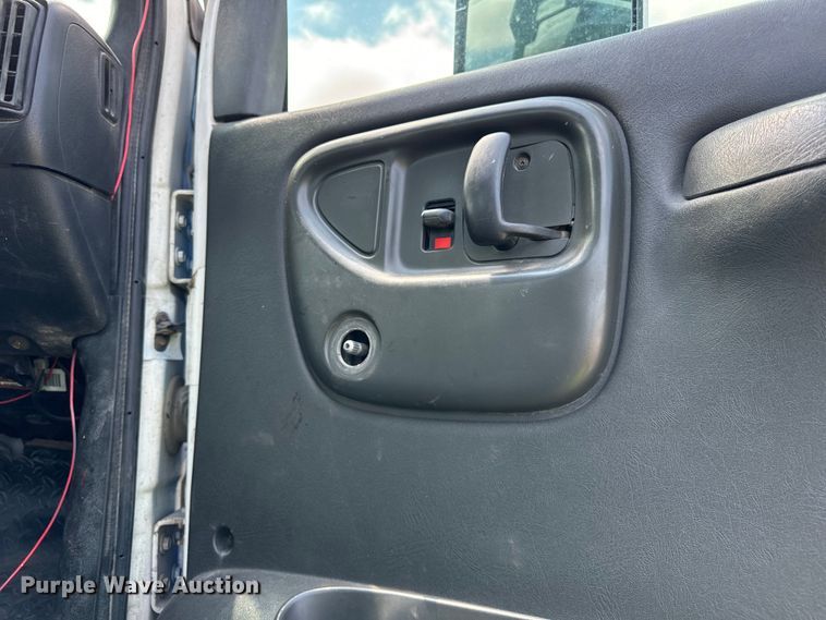 image for item DV5803 2005 Chevrolet  C8500 truck cab and chassis