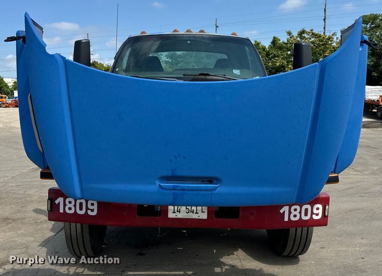 image for item DV5803 2005 Chevrolet  C8500 truck cab and chassis