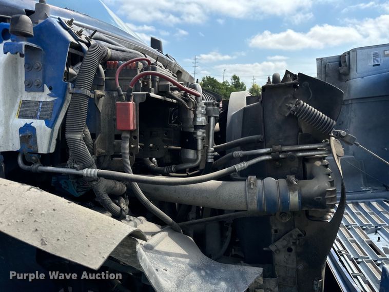 image for item DV5803 2005 Chevrolet  C8500 truck cab and chassis