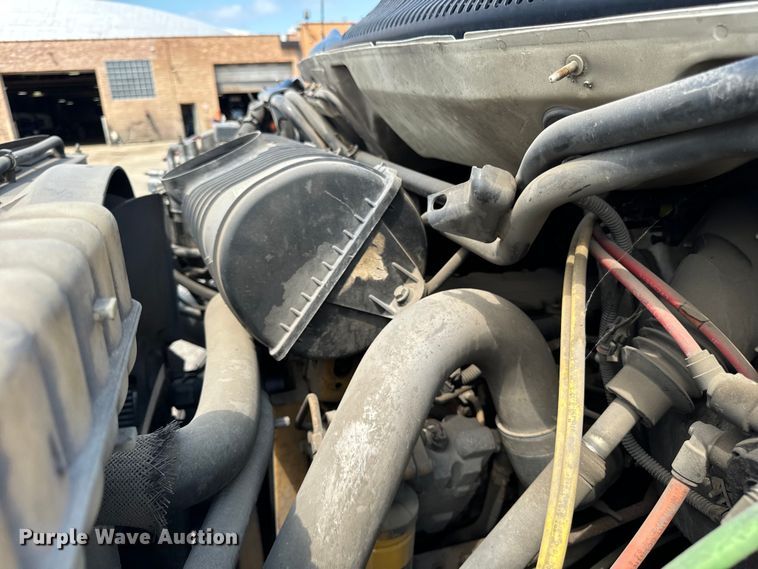 image for item DV5803 2005 Chevrolet  C8500 truck cab and chassis