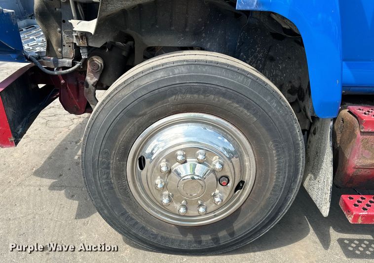 image for item DV5803 2005 Chevrolet  C8500 truck cab and chassis