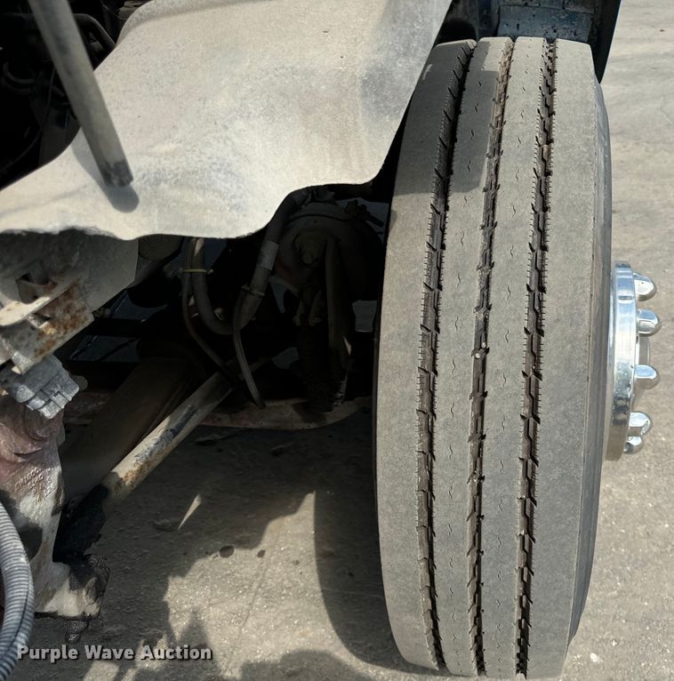 image for item DV5803 2005 Chevrolet  C8500 truck cab and chassis