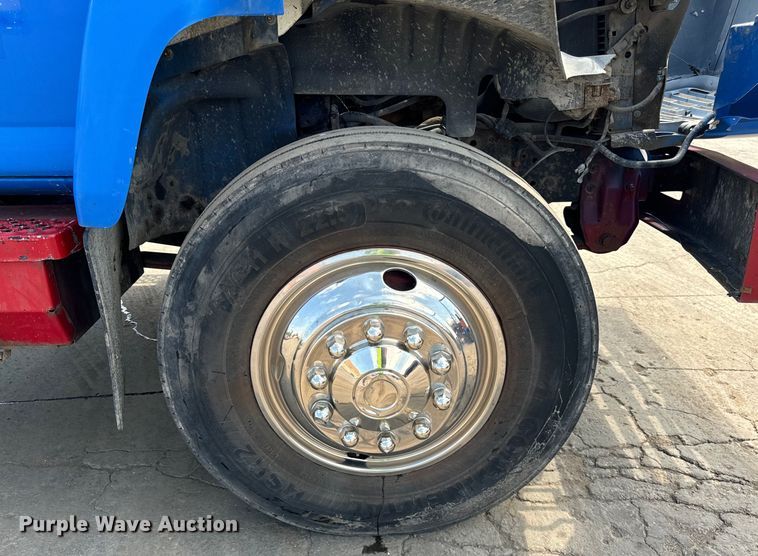 image for item DV5803 2005 Chevrolet  C8500 truck cab and chassis