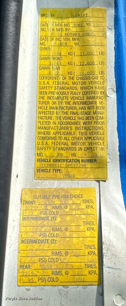 image for item DV5803 2005 Chevrolet  C8500 truck cab and chassis