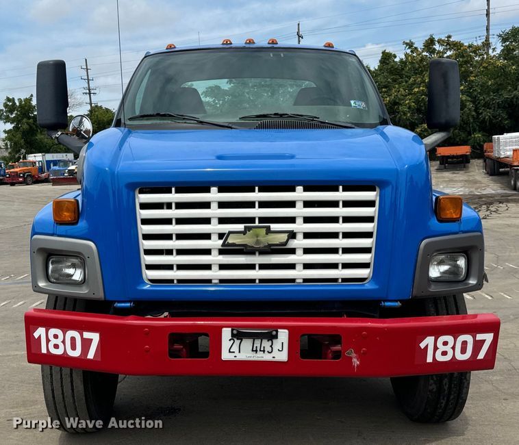 image for item DV5806 2005 Chevrolet  C8500 truck cab and chassis