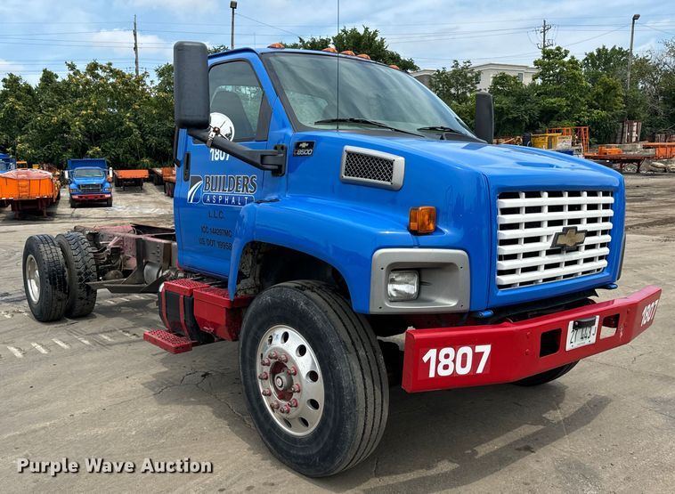 image for item DV5806 2005 Chevrolet  C8500 truck cab and chassis