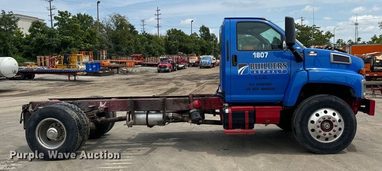 image for item DV5806 2005 Chevrolet  C8500 truck cab and chassis