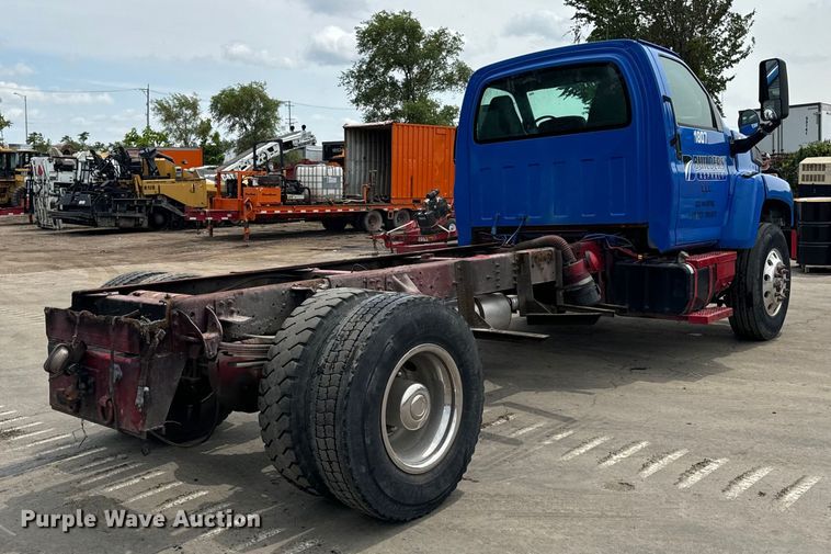 image for item DV5806 2005 Chevrolet  C8500 truck cab and chassis