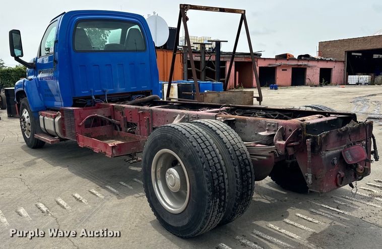 image for item DV5806 2005 Chevrolet  C8500 truck cab and chassis