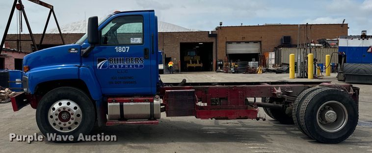 image for item DV5806 2005 Chevrolet  C8500 truck cab and chassis