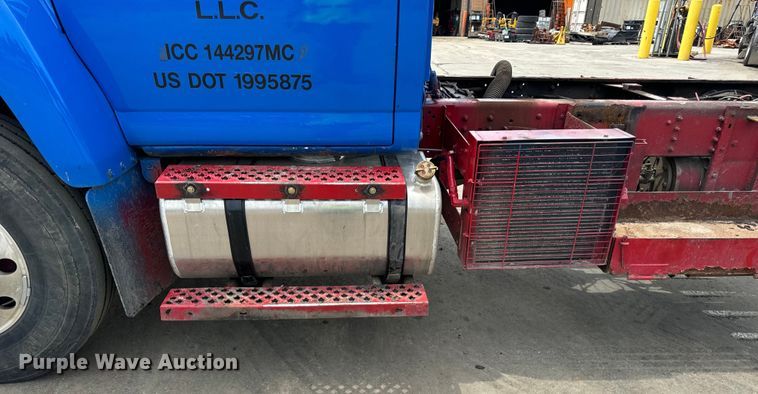 image for item DV5806 2005 Chevrolet  C8500 truck cab and chassis