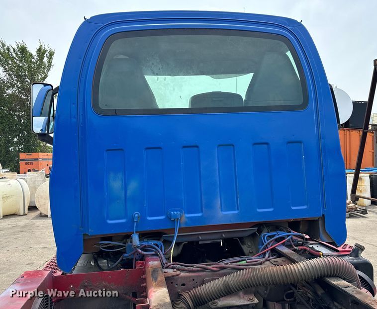 image for item DV5806 2005 Chevrolet  C8500 truck cab and chassis