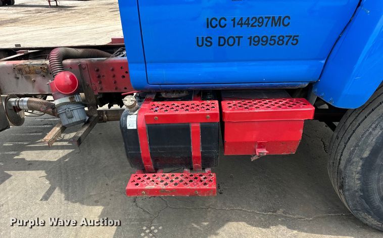 image for item DV5806 2005 Chevrolet  C8500 truck cab and chassis