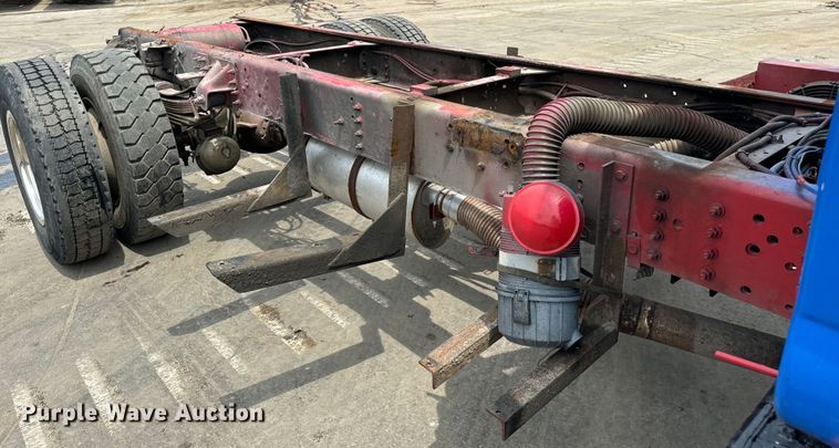 image for item DV5806 2005 Chevrolet  C8500 truck cab and chassis