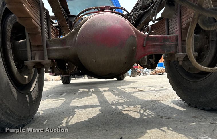 image for item DV5806 2005 Chevrolet  C8500 truck cab and chassis