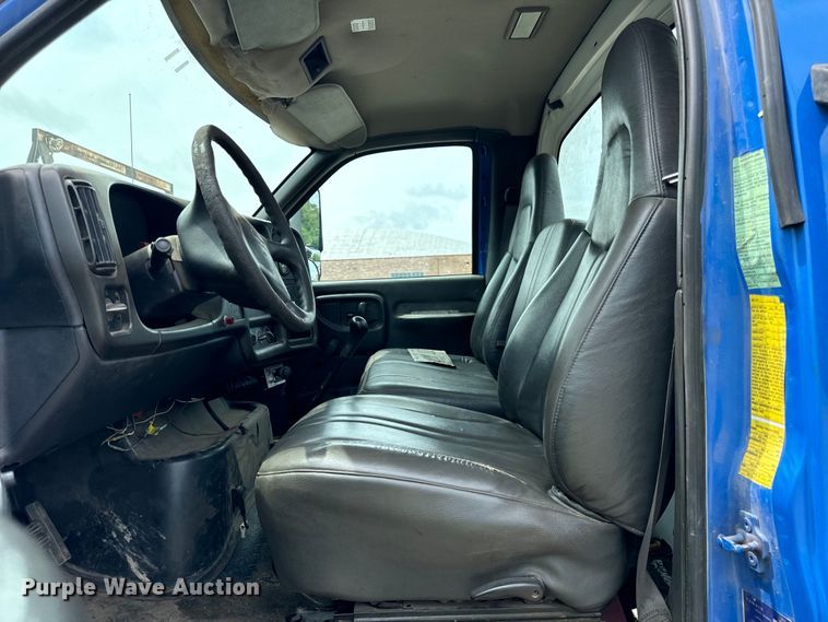 image for item DV5806 2005 Chevrolet  C8500 truck cab and chassis