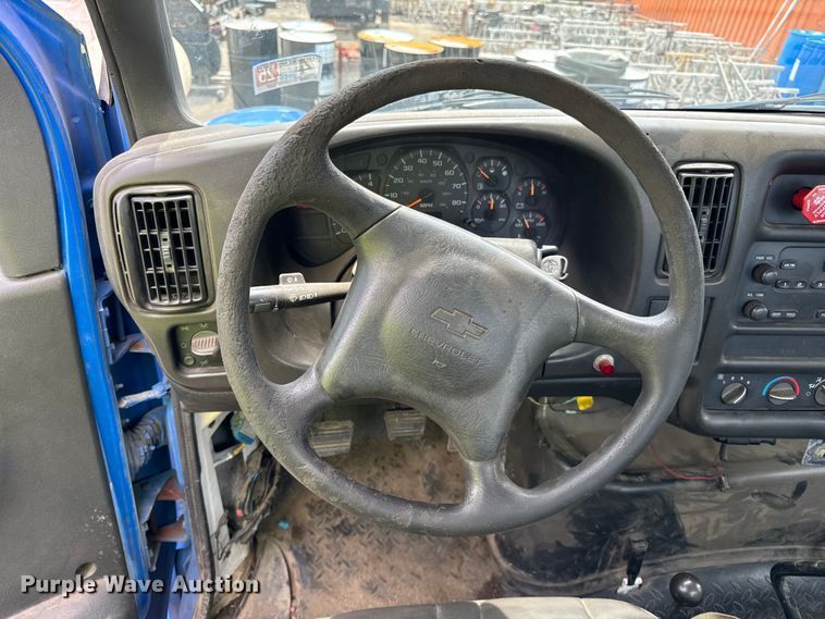 image for item DV5806 2005 Chevrolet  C8500 truck cab and chassis