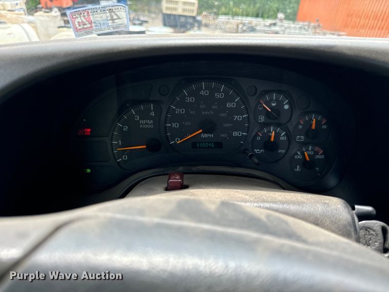 image for item DV5806 2005 Chevrolet  C8500 truck cab and chassis