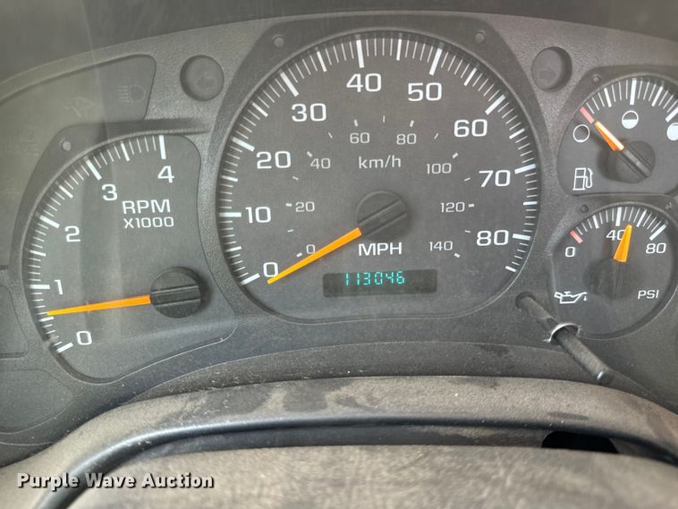 image for item DV5806 2005 Chevrolet  C8500 truck cab and chassis