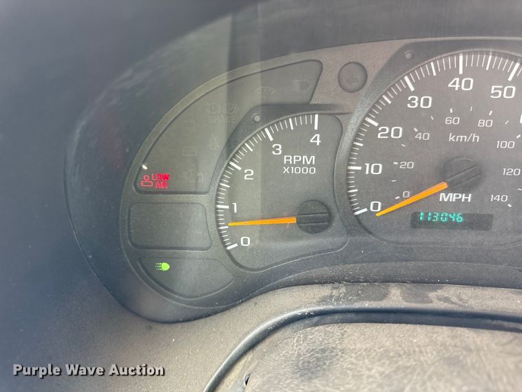 image for item DV5806 2005 Chevrolet  C8500 truck cab and chassis