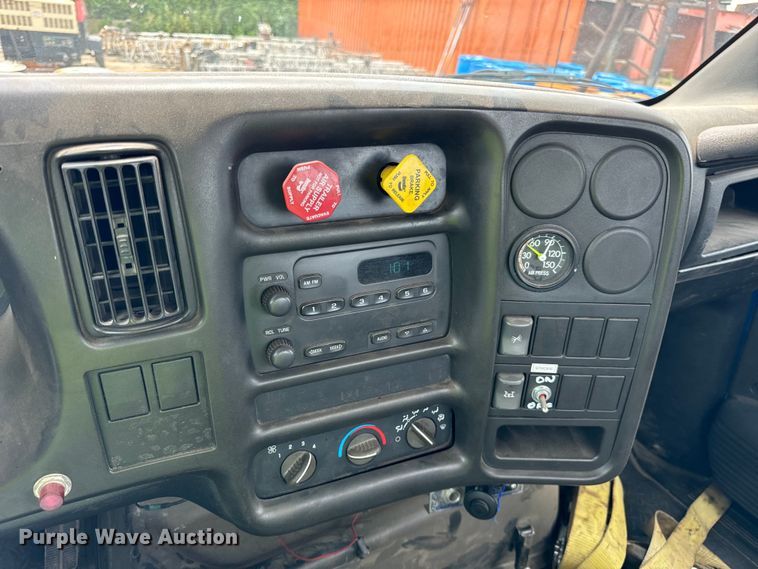 image for item DV5806 2005 Chevrolet  C8500 truck cab and chassis