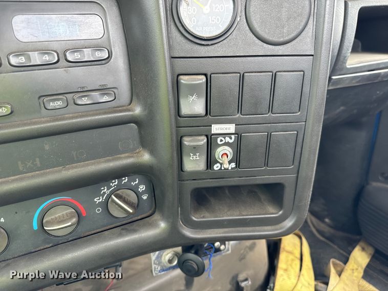 image for item DV5806 2005 Chevrolet  C8500 truck cab and chassis