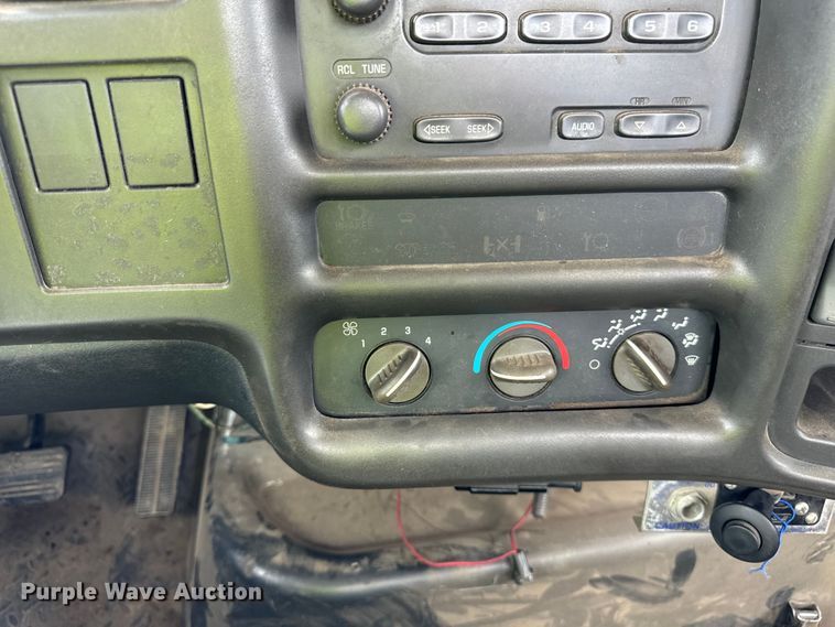 image for item DV5806 2005 Chevrolet  C8500 truck cab and chassis