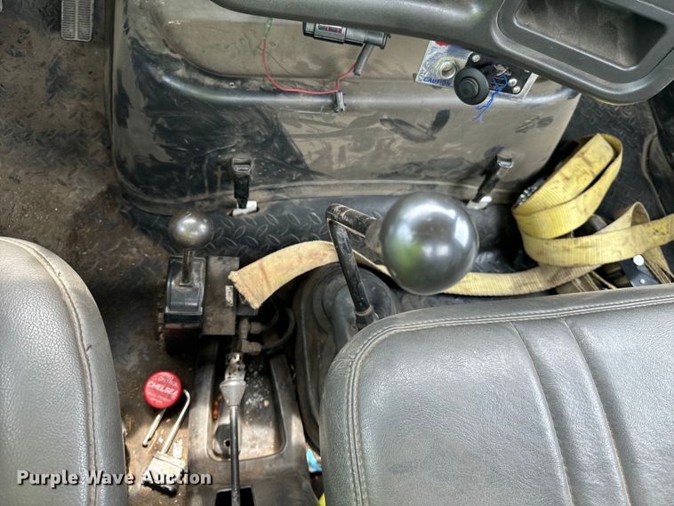 image for item DV5806 2005 Chevrolet  C8500 truck cab and chassis